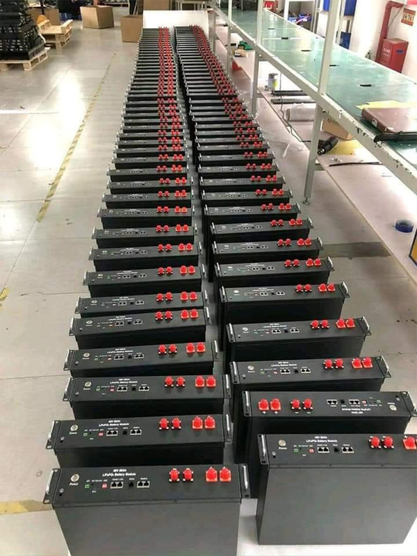 Warm verkauftes Regal 48V Lithium-Eisen-Phosphat-Batterie 48v100ah Solarenergie-Speichersystem für 10kw 20kw 30kw 50kw
